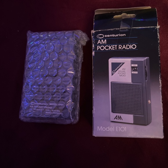 VINTAGE MODEL E101CENTURION AM POCKET RADIO - Picture 1 of 1